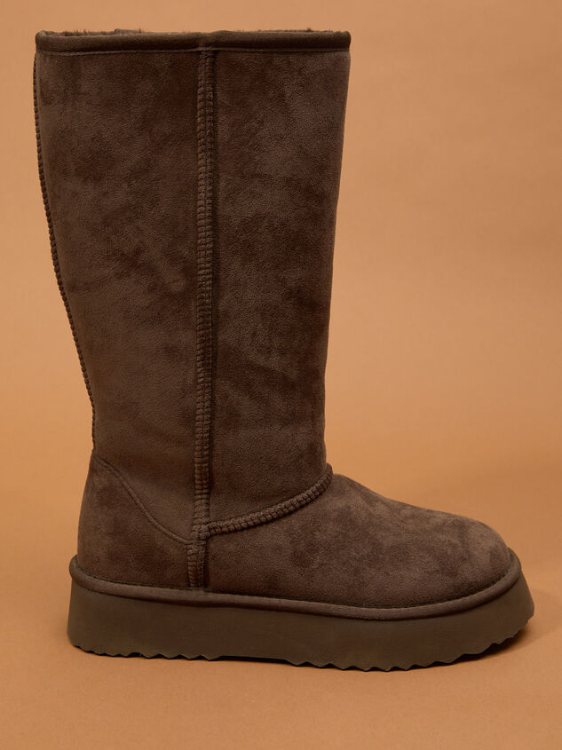 Cloud Classic Tall Boot Detail 2 - TULLABEE